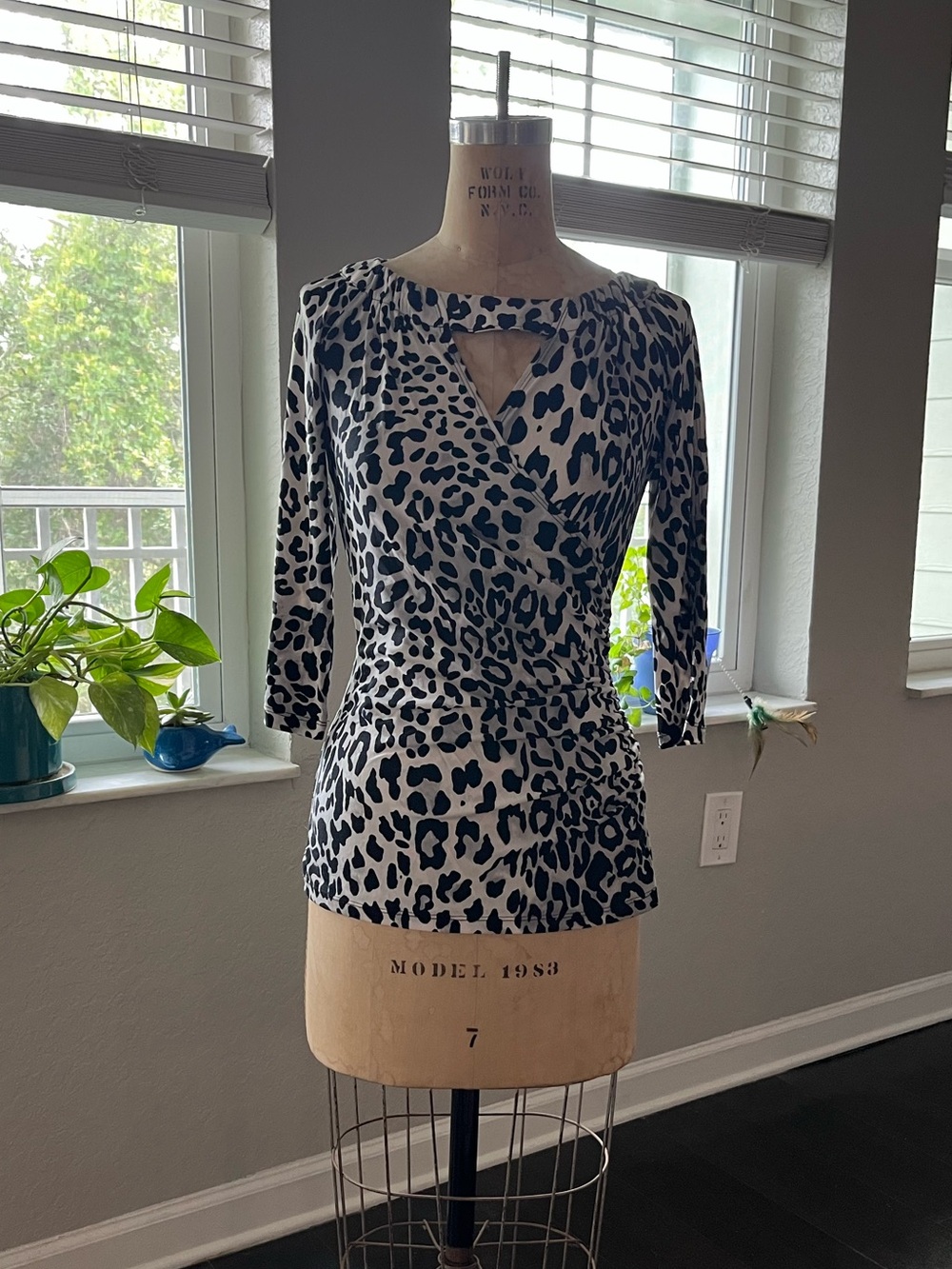 Cache Black and White Animal Print Wrap-Style Women's Top y2k size small